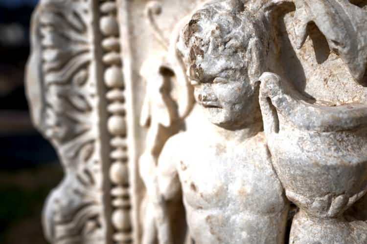 <p><span style="color:#B22222"><strong>GÜN YÜZÜNE ÇIKARILDI</strong></span></p>
<p><strong>Son olarak Düzce'nin Konuralp bölgesindeki Prusias Ad Hypium Antik Kenti'nde devam eden kazı çalışmalarında, Roma dönemine ait olduğu değerlendirilen 3 eser bulundu.</strong></p>