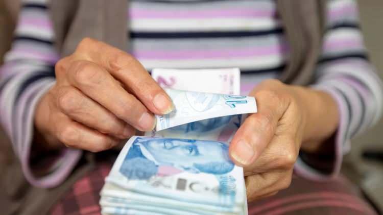 <p>Bu sayede prim gün sayısını tamamlayan bireyler, yaş şartını erkene çekerek emeklilik planlarını hızlandırabiliyor.</p>