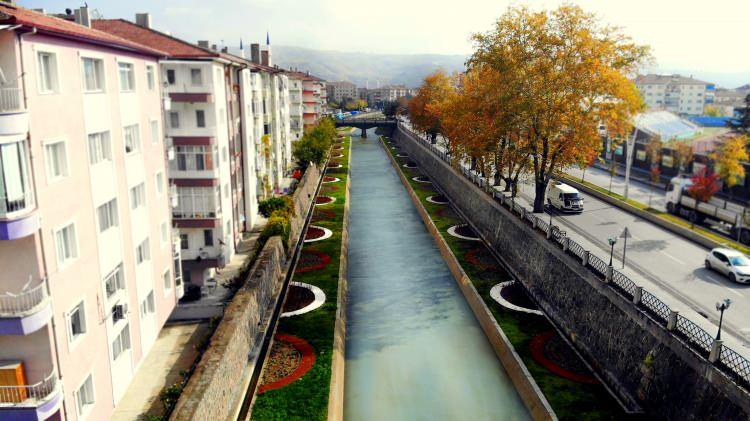 <p><span style="color:#B22222"><strong>ÇANKIRI</strong></span></p>
<p>Kadınlarda ortalama yaşam süresi: 80,6</p>
<p>Erkeklerde ortalama yaşam süresi: 75,2</p>
<p>Ortalama: 77,8</p>
