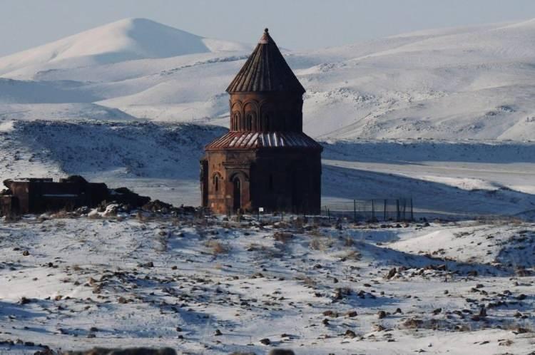 <p><span style="color:#B22222"><strong>KARS</strong></span></p>
<p>Kadınlarda ortalama yaşam süresi: 80,8</p>
<p>Erkeklerde ortalama yaşam süresi: 75,1</p>
<p>Ortalama: 77,8</p>