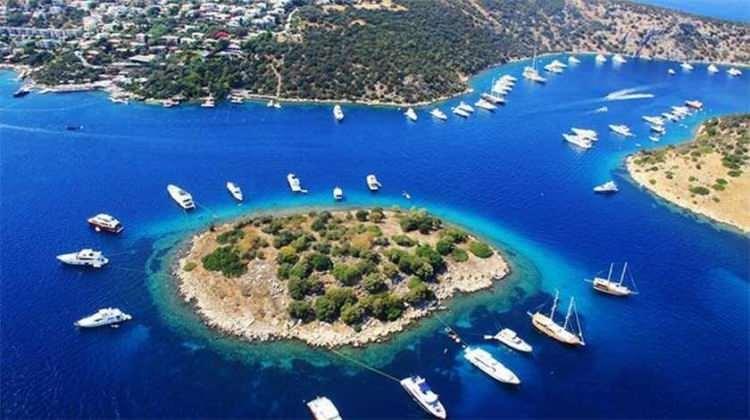 <p><span style="color:#B22222"><strong>MUĞLA</strong></span></p>
<p>Kadınlarda ortalama yaşam süresi: 84,0</p>
<p>Erkeklerde ortalama yaşam süresi: 77,7</p>
<p>Ortalama: 80,7</p>