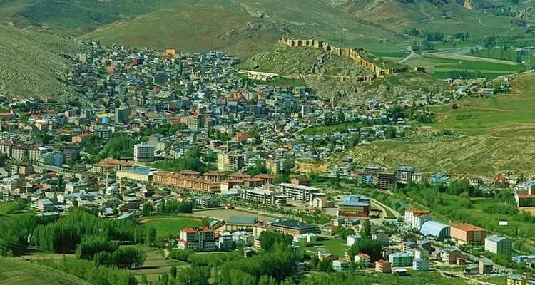 <p><span style="color:#B22222"><strong>BAYBURT</strong></span></p>

<p>Kadınlarda ortalama yaşam süresi: 81,4</p>

<p>Erkeklerde ortalama yaşam süresi: 77,0</p>

<p>Ortalama: 79,2</p>
