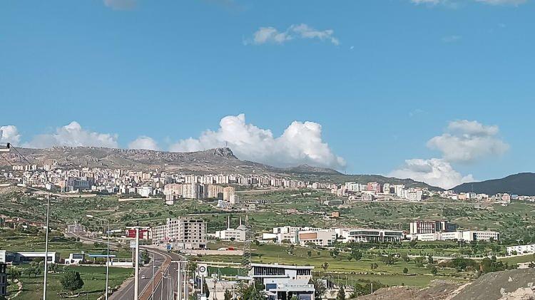 <p><span style="color:#B22222"><strong>ŞIRNAK</strong></span></p>

<p>Kadınlarda ortalama yaşam süresi: 82,3</p>

<p>Erkeklerde ortalama yaşam süresi: 74,4</p>

<p>Ortalama: 78,3</p>

