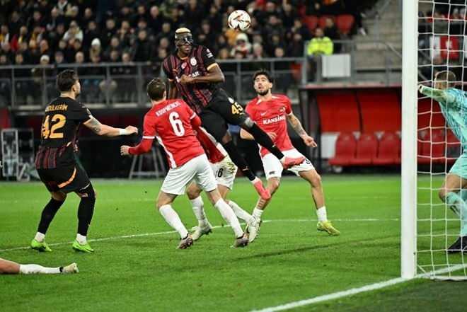 <p><strong>ALGEMEEN DAGBLAD:<br />
<br />
"AZ, rüya gibi bir başlangıca rağmen Galatasaray'a karşı bir puanla yetinmek zorunda kaldı"</strong></p>