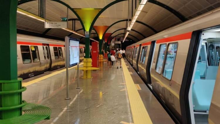 <p>Valilikten yapılan açıklamada, İstanbul'da açık alanlarda yapılması planlanan etkinliklerle ilgili, 24 Ocak 2024 tarihli "2024 yılı Toplantı ve Gösteri Yürüyüşü ve Güzergahları" başlıklı İstanbul Valilik Makamı Olur'una istinaden, Yenikapı ve Maltepe sahil etkinlik alanları başta olmak üzere 40 alan belirlendiği ifade edildi.</p>

<p> </p>
