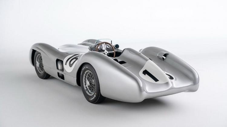 <p>1954 W 196 R Stromlinienwagen, Alman markanın 'streamline' spesifikasyonunda ürettiği sadece dört araçtan biri ve F1'in en ünlü iki efsanesi tarafından kullanıldı. </p>
