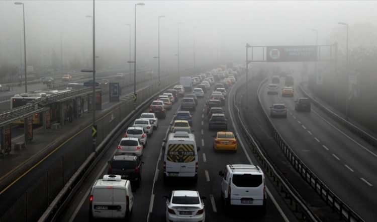 <p>Atmosferin alt tabakalarında ve yere yakın seviyelerde çok az miktarda bulunan endüstriyel kaynaklı bu gaz, yüksek atmosferde oluşan çözüşme ve kimyasal tepkimeler sonucunda ortaya çıkar.</p>

<p> </p>
