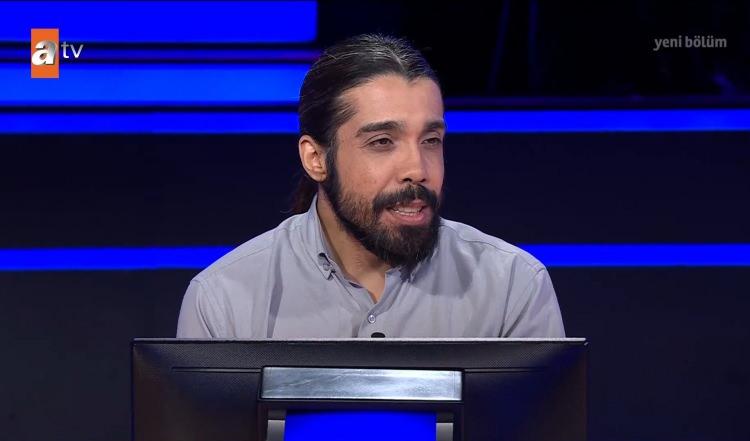 <p><span style="color:#000000"><strong>Tarih tutkunlarını ekran başına kilitleyen soruya yanıt vermek isteyen Kandemir, uzun bir süre düşündü.</strong></span></p>