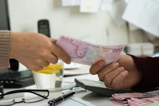 <p>Araç sahiplerine noter randevusu öncesinde sigorta işlemlerini tamamlama imkânı tanınması ya da poliçe kesmekten kaçınan şirketlere cezai yaptırımlar uygulanması gibi öneriler, sektörün gündeminde yer alıyor.</p>