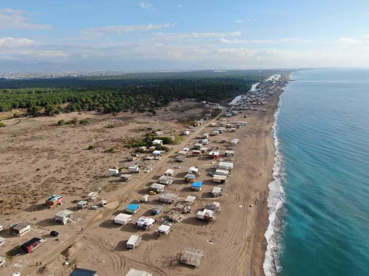 <p>52 yıldır yazlarını Kumköy'de geçiren Sezgin Gökalp, <strong>“Zenginlerin yaylası dağ köylerinde katlı güzel yerlerde derler ya bizim yaylamız da burasıydı. Yazlık keyfimizi mahvettiler” </strong>şeklinde sitemde bulundu. </p>
