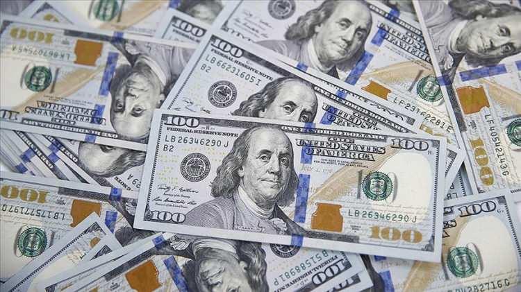<p>100 ve 50 dolar görsellerinin kullanıldığı afişte<strong> "Piyasadaki sahtelerden dolayı görseldeki paralar alınmayacaktır."</strong> ifadesi yazıldı.</p>