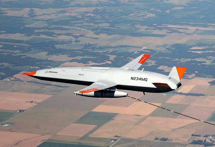 <p><strong><span style="color:#B22222">6) BOEING MQ-25 STINGRAY </span> | ABD</strong></p>