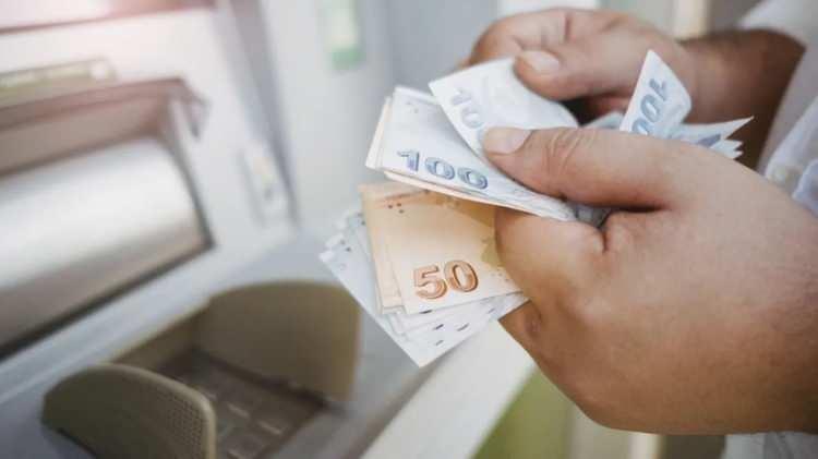 <p>Dolayısıyla öngörülen tedbirler kapsamında açıkladığımız şekilde düzenleme yapılması hâlinde mezkûr oranların daha da bozulmasının önüne geçilmesine ve aktif/pasif dengesinde iyileşmelere sebep olabileceği gibi sigortalıların da çalıştıkça emeklilik maaşım azalacak mı? Endişesi ortadan kalkacaktır. </p>