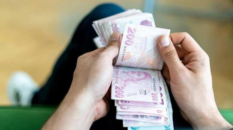 <p>Böylece daha fazla çalışanın daha fazla emeklilik maaşı ile ödüllendirilmesi sonucu ortaya çıkacaktır” ifadelerini kullandı.</p>