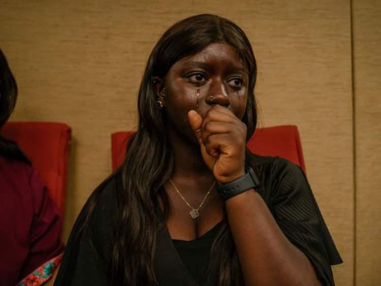<p>Bir aktivist, 18 Mart'ta Gambiya'nın Banjul kentindeki Ulusal Meclis'te, kadın sünnetine ilişkin 2015 yasağını kaldırmayı amaçlayan tartışmalı bir yasa tasarısı hakkında milletvekilleri arasında yapılan bir tartışma sırasında ağlıyor. Ulusal Meclis, yasa tasarısını ilerletmek için oy kullandı, ancak Temmuz ayında Gambiya parlamentosu korumaları koruyarak önlemi reddetti. </p>
<p> </p>
<p><span style="color:rgb(163 165 169/var(--tw-text-opacity))">Carmen Yasmine Abd Ali</span></p>
<p> </p>