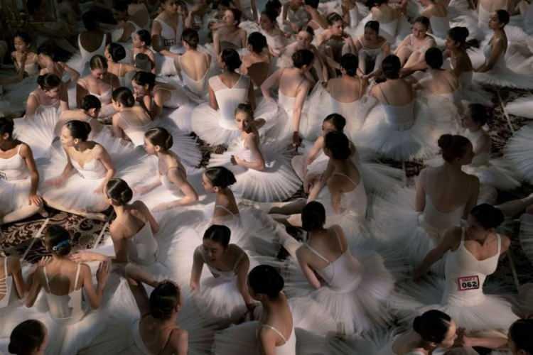 <p>Balerinler, 17 Nisan'da New York'taki Plaza Hotel'de aynı anda en pointe balerin dans&ccedil;ısı olarak Guinness D&uuml;nya Rekoru'nu kırmadan &ouml;nce bir araya geliyor. Rekor, 353 dans&ccedil;ının bir dakika boyunca en pointe tutmasıyla Youth America Grand Prix (ABD) tarafından elde edildi.&nbsp;<span style="color:rgb(163 165 169/var(--tw-text-opacity))">Bess Adler &mdash;Gothamist</span></p>

<p>&nbsp;</p>
