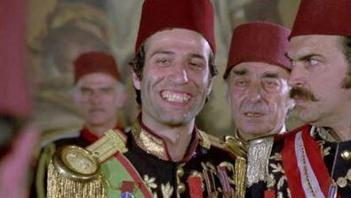 <p>Filme adını veren "Tosun Paşa" karakterinin, dönemin <strong>Mısır Valisi Kavalalı Mehmed Ali Paşa</strong>'nın oğlu <strong>Ahmed Tosun Paşa</strong>'dan esinlenildiği bilinmektedir.</p>
