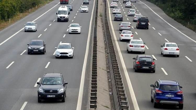 <p>9 ay sonra yürürlüğe girmesi kararlaştırılan iptal hükmü için gün 5 Aralık. Bu tarihten itibaren araç devir işlemlerinde trafik sigortası için 15 günlük süre uygulanmayacak.</p>