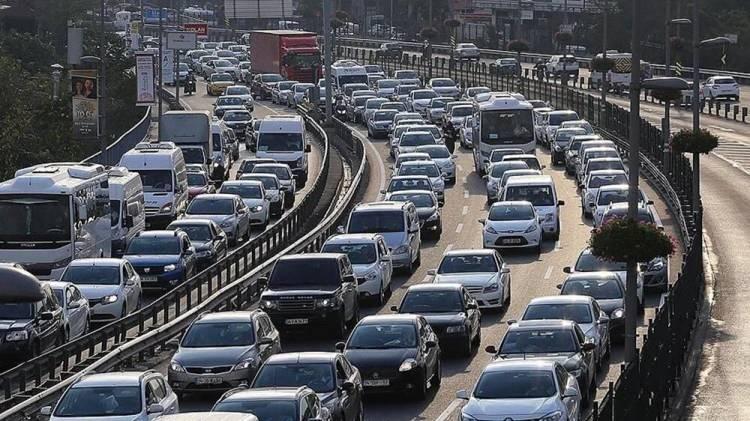<p>Aracın yeni sahibinin, belirtilen 15 günlük sürede üçüncü kişilere zarar vermesi halinde, bundan aracın eski sahibinin sorumlu tutulabileceği aktarılan kararda, bunun "oldukça ağır bir müdahale" niteliği taşıdığı kaydedildi.</p>