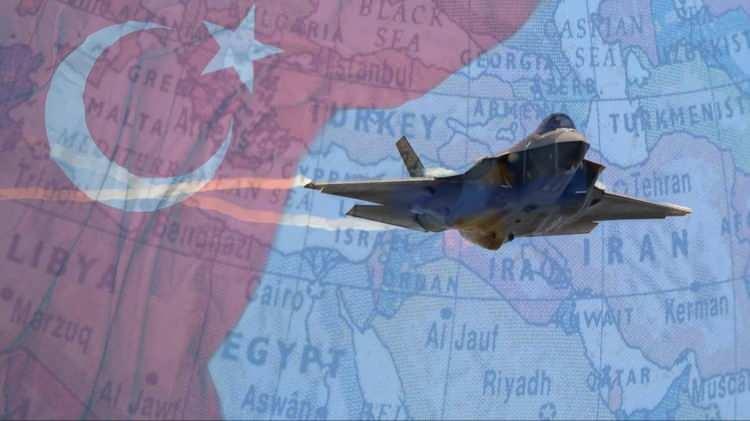 <p><span style="color:#B22222"><strong>HAVA ÜSTÜNLÜĞÜ SAĞLAYACAK</strong></span></p>
<p> </p>
<p>F-35'in satın alınmasının Türkiye'nin hava üstünlüğünü önemli ölçüde artırmasına ve filosunu mevcut en gelişmiş teknolojiyle modernize etmesine olanak tanıyacağı ifade edilen haberde ayrıca,<strong> F-35'lerin Türkiye'ye, özellikle Orta Doğu'da askeri operasyonlar yürütmeye devam ettiği bir dönemde, bölgesel hava üstünlüğünde önemli bir avantaj sağlayacağı belirtildi.</strong></p>