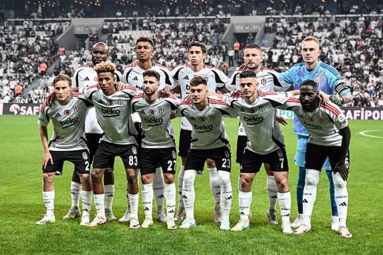<p>** Beşiktaş'ın ilk 8 içinde yer alması yapılan simülasyonda neredeyse imkansız olarak gösterilirken 24 takım arasında bulunma olasılığı da %33 şeklinde belirtildi.</p>