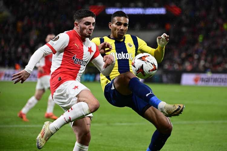 <p>Fenerbahçe'nin ülke puanındaki en büyük rakibimiz olan Çekya takımı Slavia Prag'ı yenmesi de günün sevindirici gelişmelerinden oldu.</p>
