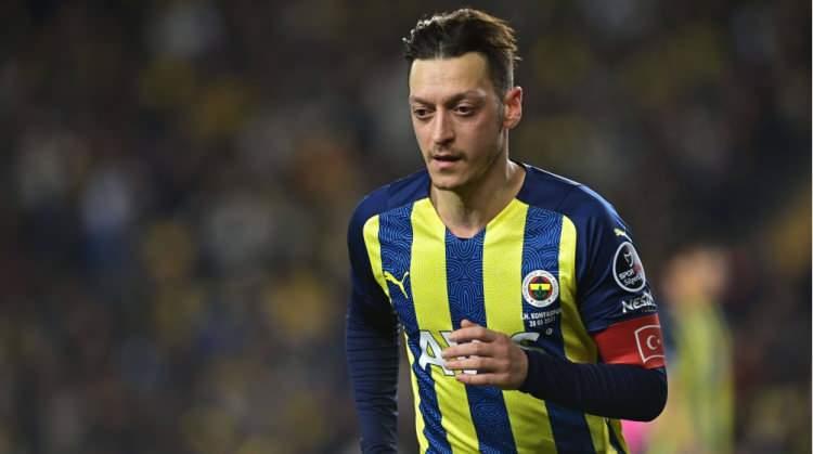 <p>30. Mesut Özil<br />
<br />
Arsenal ve Real Madrid’de kariyer yapmış dünya çapında bir yıldız, Fenerbahçe’ye transferiyle Süper Lig’in marka değerini artırdı.</p>