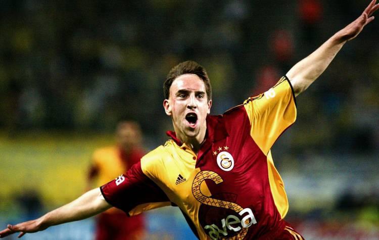<p>23. Franck Ribéry<br />
<br />
Bayern Münih’te efsaneleşmeden önce kısa bir süre Galatasaray’da oynadı.</p>