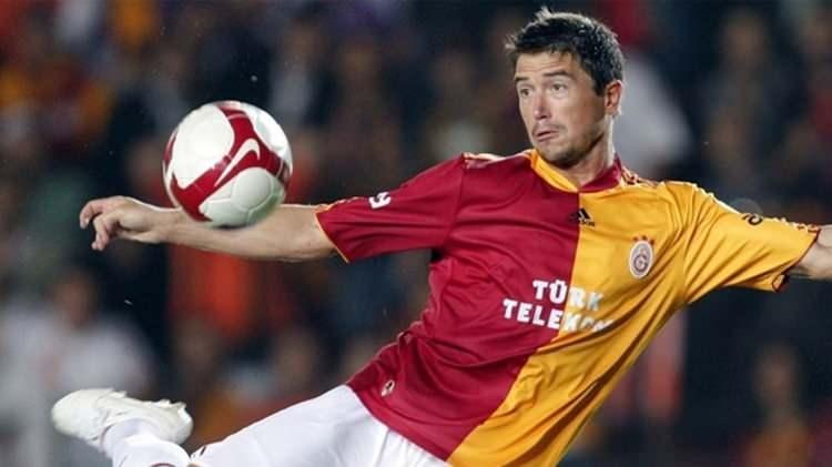<p>22. Harry Kewell<br />
<br />
Liverpool’un eski yıldızı, Galatasaray’da forma giydi ve taraftarların sevgilisi oldu.</p>