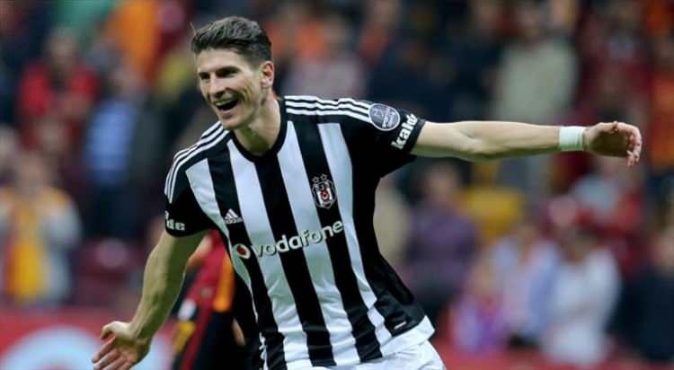 <p>9. Mario Gomez<br />
<br />
Almanya Milli Takımı’nın önemli golcüsü, Beşiktaş formasıyla Süper Lig’i kasıp kavurdu.</p>