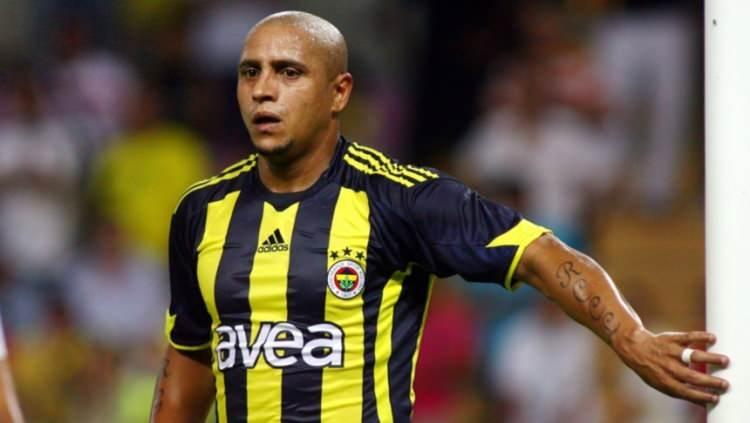 <p>6. Roberto Carlos<br />
<br />
Brezilya’nın ve Real Madrid’in efsane sol beki, Fenerbahçe’ye transfer olduğunda büyük ses getirdi.</p>
