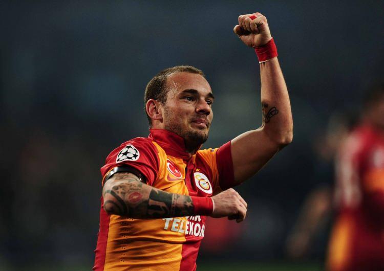 <p>2. Wesley Sneijder<br />
<br />
Inter ile Şampiyonlar Ligi’ni kazanmış, Galatasaray’a transferi büyük yankı uyandırmıştı.</p>