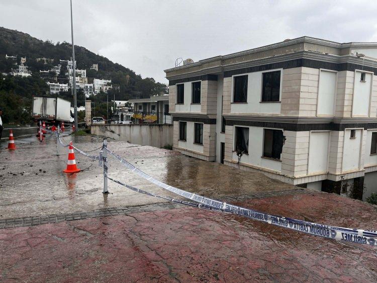 <p>Bodrum Kaymakamı Mustafa Çit de olay yerine gelerek inceleme yaptı, yetkililerden bilgi aldı. </p>
