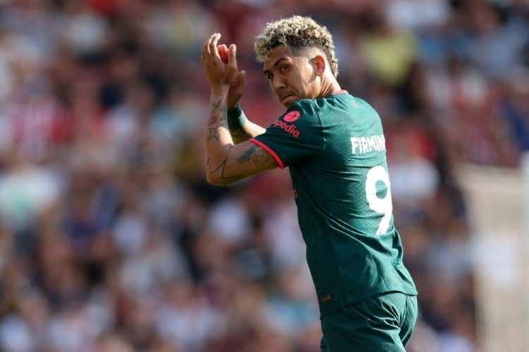 <p>Brezilyalı golcünün tecrübesi ve yeteneği ile takım içinde fark oluşturacağını öngördüğü için Mourinho'yu cezbettiği belirtilen haberde olası Firmino transferinin Fenerbahçe'yi marka değeri açısından rekabetçi bir seviyeye taşıyacağı ifade edildi.</p>