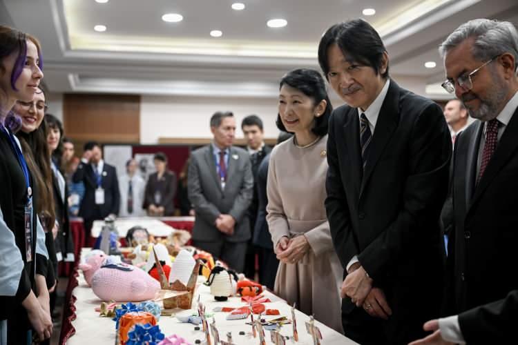 <p>Öte yandan Cumhurbaşkanı Recep Tayyip Erdoğan ile görüşmek üzere Türkiye'ye gelen Japonya Veliaht Prensi Fumihito (fotoğrafta) ve Veliaht Prensesi Kiko, Ankara Üniversitesi'ni ziyaret etti.</p>
<p> </p>