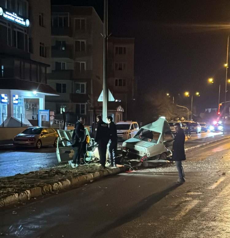 <p>Kaza, saat 23.00 sıralarında Mescit Mahallesi 19 Mayıs Caddesi üzerindeki Uzunköprü İlçe Emniyet Müdürlüğü binası önünde meydana geldi.</p>
