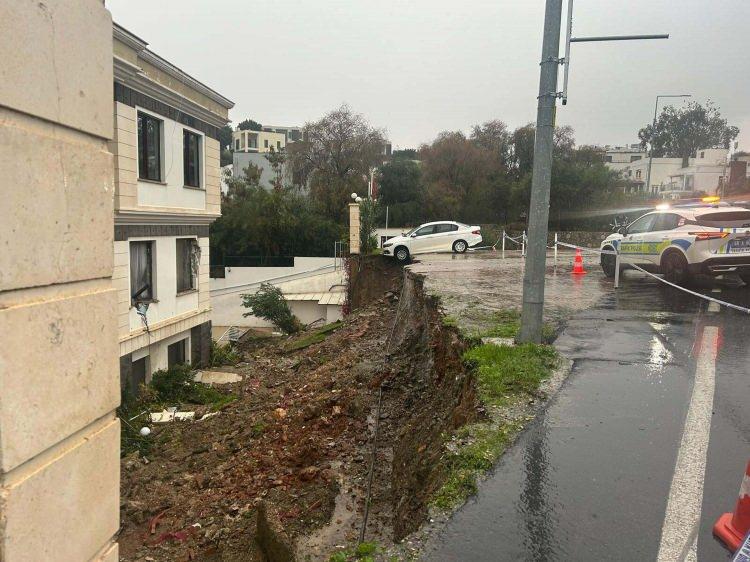 <p>Bodrum'da saat 02.00 sıralarında etkili olan sağanak, hayatı olumsuz etkiledi. </p>
