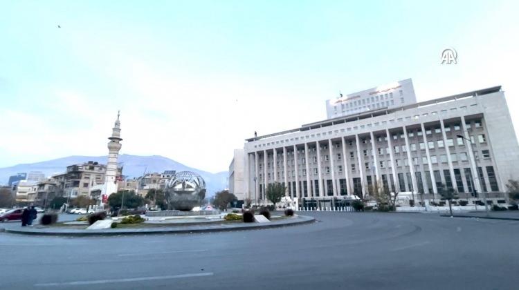 <p>Suriye'de 2011 yılında özgürlük talebiyle halk hareketleri başlarken rejim kitlelere şiddet kullanarak müdahale etti.</p>

<p> </p>
