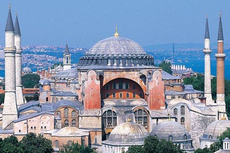 <p><span style="color:#B22222"><strong> Ayasofya'nın kubbesi açılacak</strong></span></p>
<p> </p>