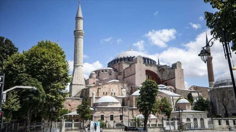 <p>Onarım konusunda cephede kullanılacak derz ve sıva konusuna dair de Güleç, şu bilgileri verdi:</p>
<p> </p>