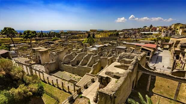 <p>Herculaneum roma döneminde Vezüv Yanardağının bitişiğinde yer alan iki kentten birisidir <strong>(herculaneum ve pompei).</strong> </p>

<p> </p>
