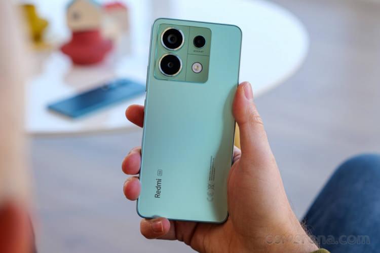 <p>Redmi Note 13 Pro, 6.67 inç AMOLED ekranı ve 1800 nit maksimum parlaklık ile dikkat çekiyor. Qualcomm Snapdragon 7s Gen 2 işlemcisi, 8 GB RAM ve 256 GB depolama ile destekleniyor. 200 + 8 + 2 MP arka kamera kurulumu ve 16 MP selfie sensörü bulunan model, 67W hızlı şarj desteğiyle 14 bin 49 TL fiyatla satılıyor.</p>
