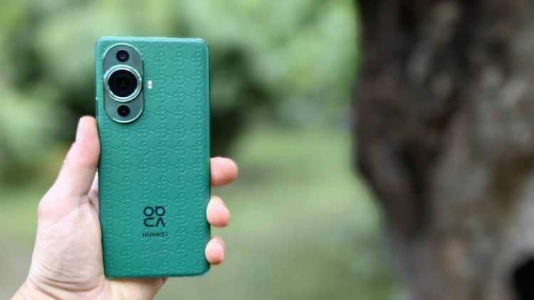 <p>Huawei Nova 12S, 6.7 inç OLED ekranı, 120 Hz yenileme hızı ve 395 ppi piksel yoğunluğuyla görsel açıdan etkileyici bir deneyim sunuyor. Qualcomm Snapdragon 778G işlemcisiyle çalışan telefon, 8 GB RAM ve 256 GB depolama kapasitesine sahip. 50 + 8 MP arka kamera ve 60 MP ön kameraya sahip.</p>
