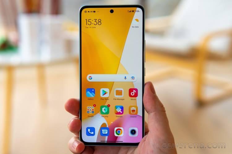 <p><strong><span style="color:#B22222">2)  XIAOMI 12 LITE</span>  |   (8 GB + 256 GB)</strong></p>
