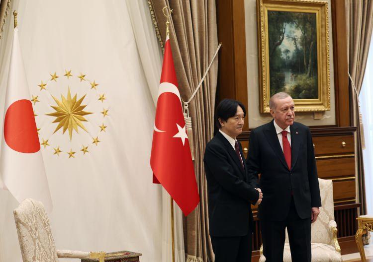 <p>Cumhurbaşkanı Recep Tayyip Erdoğan, Türkiye'ye ziyarette bulunan Japonya Veliaht Prensi Fumihito'yu Cumhurbaşkanlığı Külliyesi'nde resmi törenle karşıladı.</p>
<p> </p>