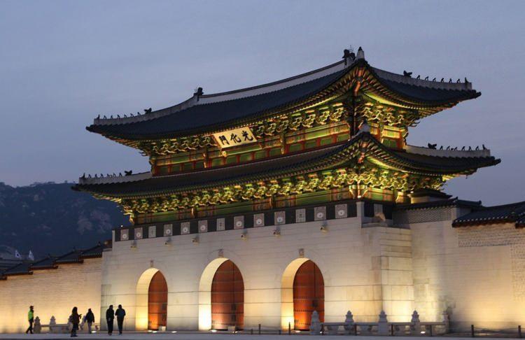 <p><strong><span style="color:#B22222">GYEONGBOKGUNG SARAYI </span> | GÜNEY KORE</strong></p>