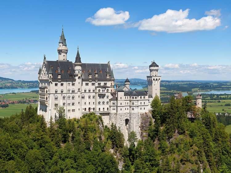 <p><strong><span style="color:#B22222">NEUSCHWANSTEIN ŞATOSU  </span>|  ALMANYA</strong></p>
