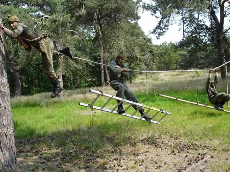 <p><strong><span style="color:#B22222">20) KCT (korps commandotroepen) </span> | HOLLANDA</strong></p>
<p> </p>
<p><strong>Özellikler:</strong> Barışı koruma operasyonları ve hassas görevlerde etkili.</p>
<p> </p>
<p><strong>Başarılar:</strong> NATO görevlerinde ön saflarda.</p>