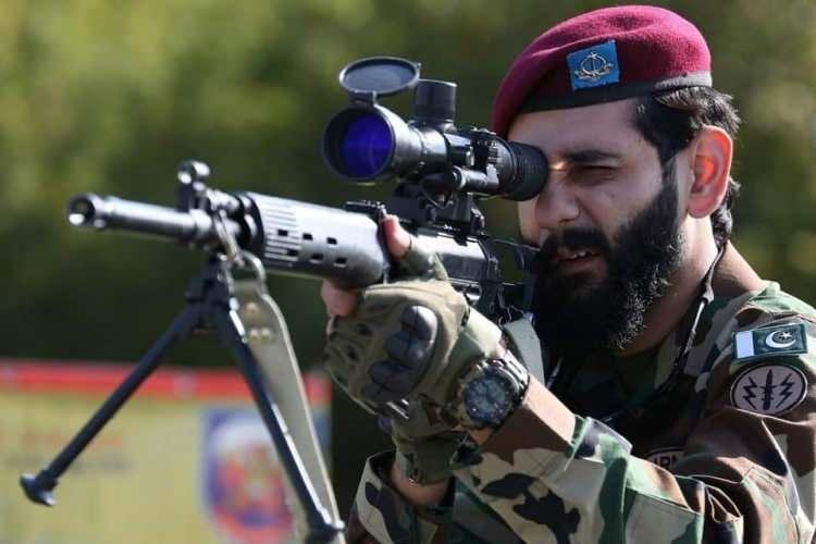 <p><span style="color:#B22222"><strong>16) SSG (Special Services Group) </strong></span> | PAKİSTAN</p>
<p> </p>
<p><strong>Özellikler: </strong>Terörle mücadele ve sınır operasyonlarında etkili.</p>
<p> </p>
<p><strong>Başarılar:</strong> Hindistan ile gerilim sırasında kritik roller.</p>