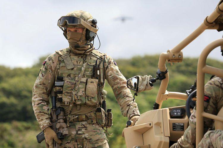 <p><strong><span style="color:#B22222">2)  SAS ve SBS </span> |  BİRLEŞİK KRALLIK</strong></p>

<p> </p>

<p><strong>Özellikler: </strong>SAS, "Who Dares Wins" mottosuyla tanınır ve rehine kurtarma operasyonlarında uzmandır. SBS ise deniz operasyonlarında liderdir.</p>

<p> </p>

<p><strong>Başarılar: </strong>1980 İran Büyükelçiliği baskını.</p>
